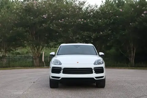 2023 Porsche Cayenne Platinum Edition, front